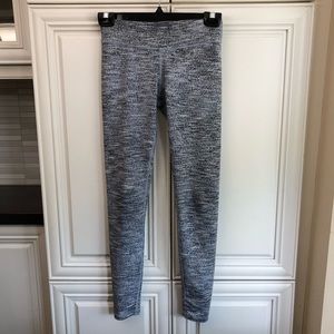 Ivivva by Lululemon girls leggings 🍋